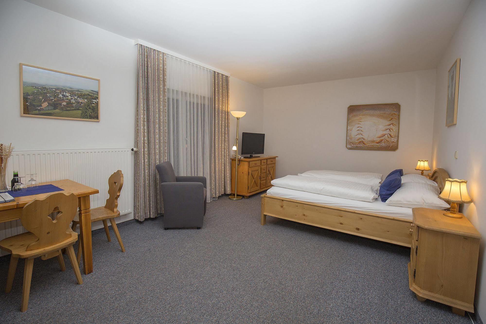 Grandhotel Niederoesterreichischer Hof Lanzenkirchen Экстерьер фото